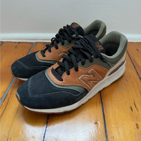 LIKE NEW Men’s New Balance 997h Workwear, Size 9 - Picture 3 of 6
